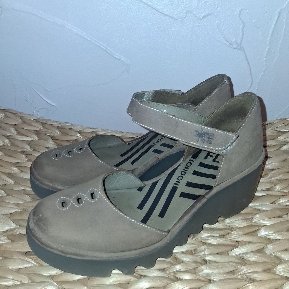 FLY London Womens Biso Beige Ankle Strap Heels Mart Janes Platform 38/8 - Picture 5 of 7